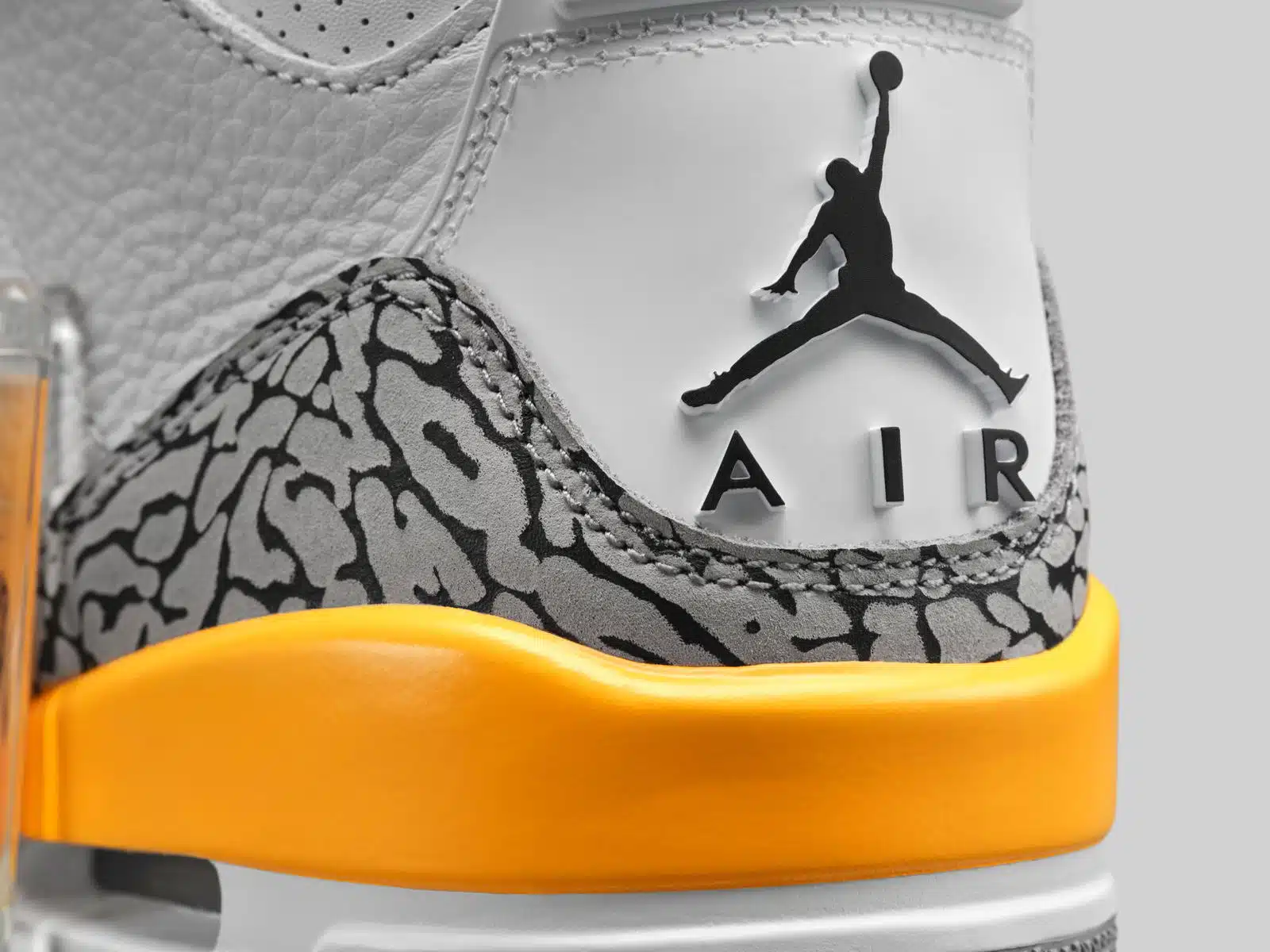 Air Jordan 3 WMNS Laser Orange