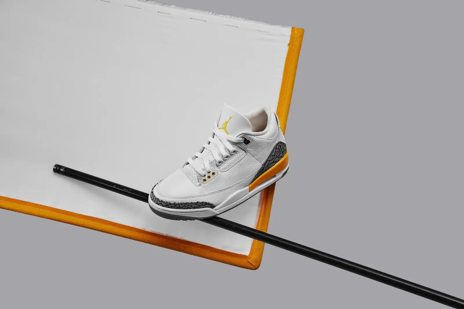 Air Jordan 3 WMNS Laser Orange