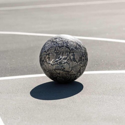 Image de l'article Spalding dévoile un nouveau ballon en hommage à Kobe Bryant