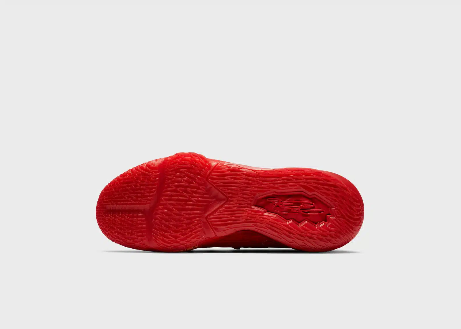 nike-lebron-17-titan-rouge-2