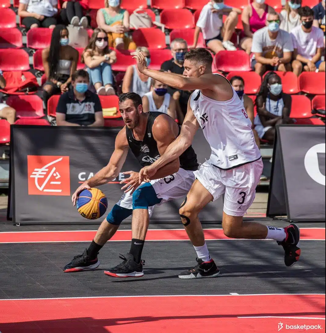 choisir sa chaussure de basket : les différences entre chaussure indoor et outdoor