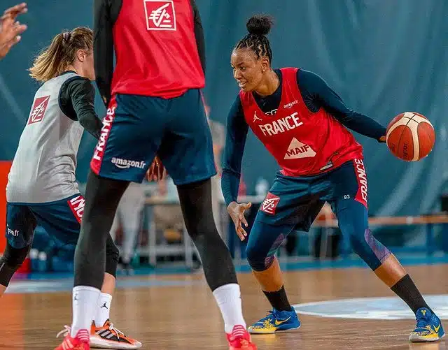chaussure equipe france feminine basket diandra tchatchouang nike kobe protro 5