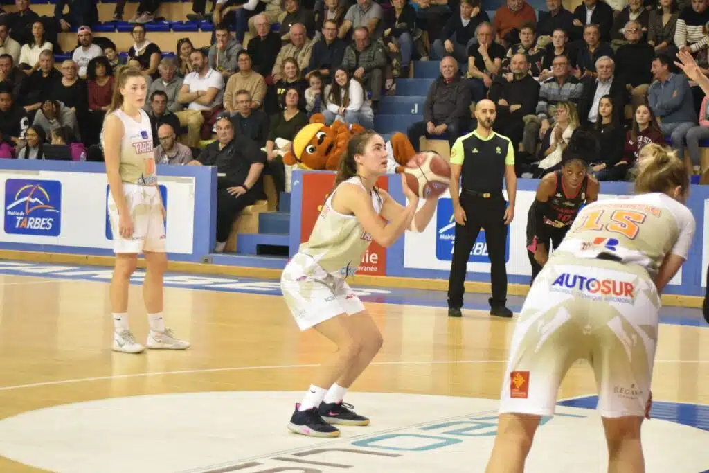 chaussure equipe france feminine basket marine fauthoux nike pg 3
