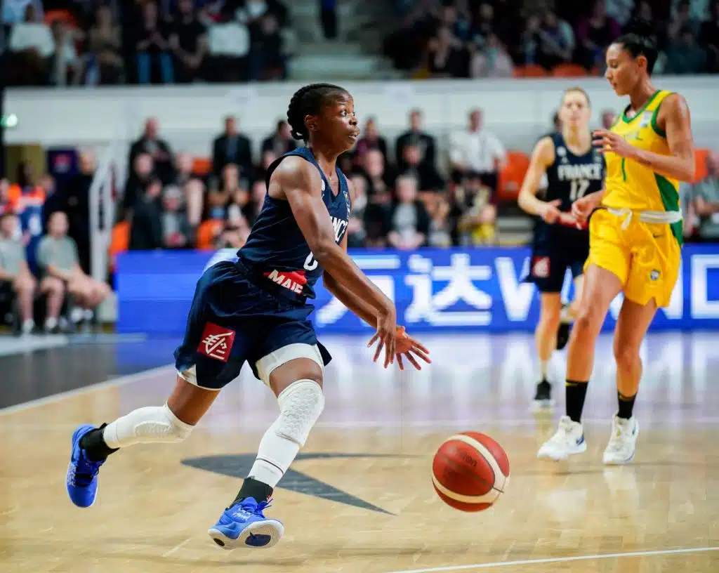 chaussure equipe france feminine basket kyrie flytrap 2