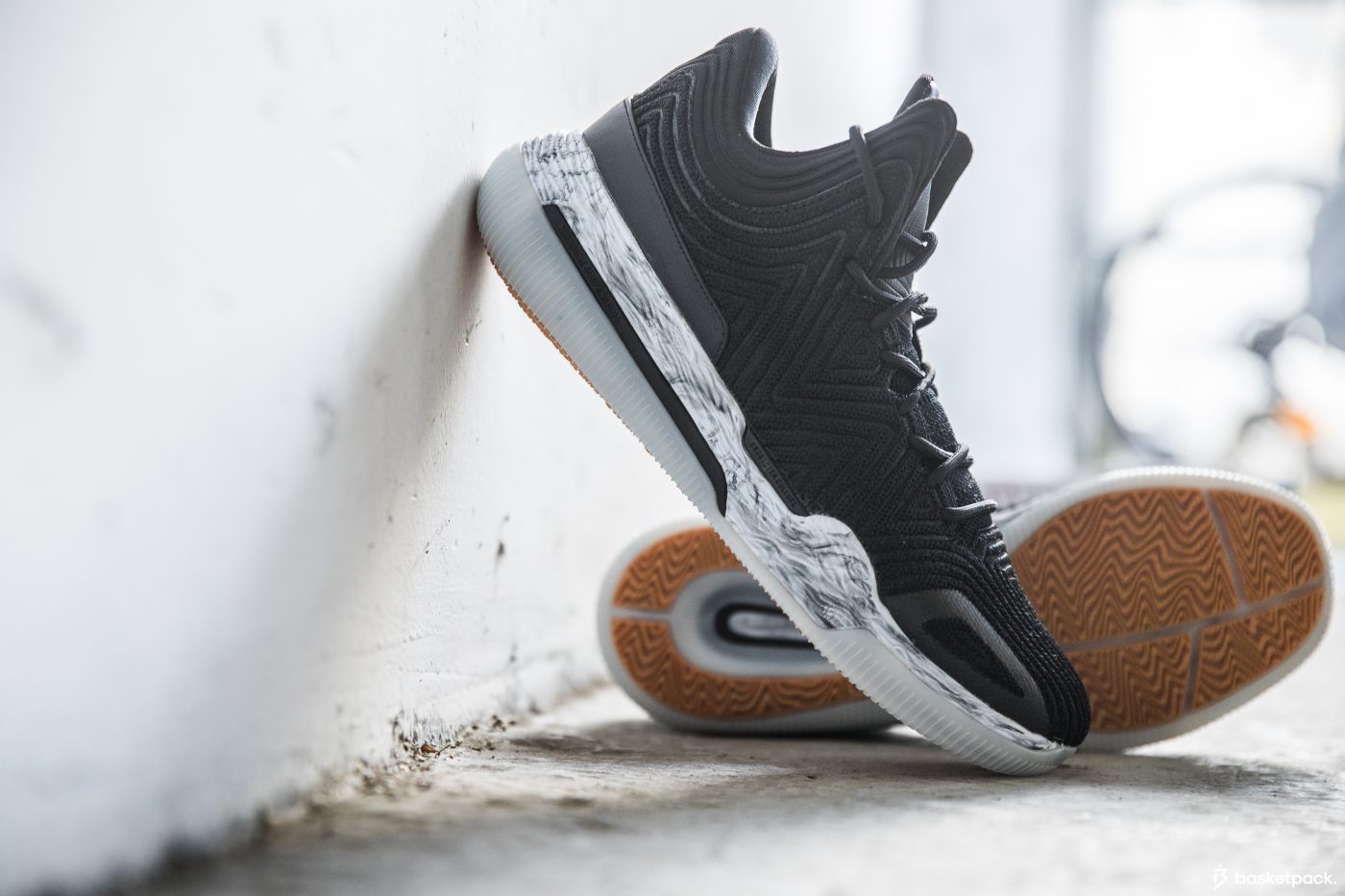 Chaussures hautes ou chaussures basses pour la pratique de basketball