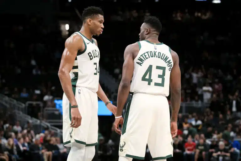 pourquoi giannis antetokounmpo joue avec le maillot numero 34