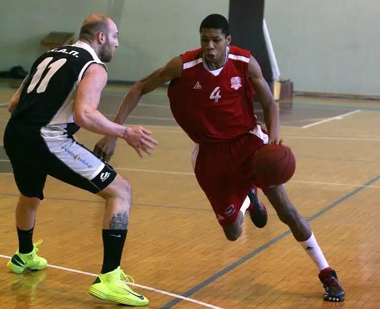 pourquoi giannis antetokounmpo joue avec le maillot numero 34
