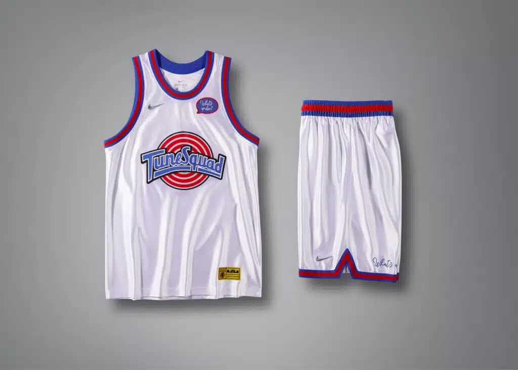 chaussures maillots space jam 2 lebron james monstars tune squad lebron 17 nike
