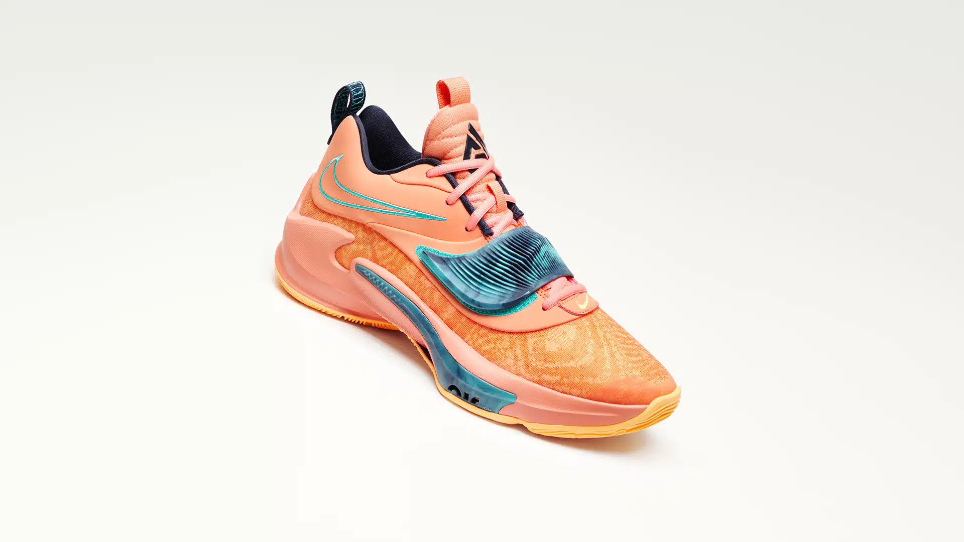 zoom freak 3 giannis antetokounmpo