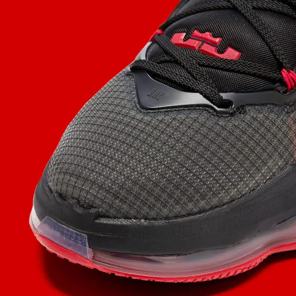 lebron 19 bred