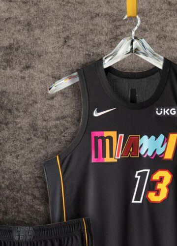 Image de l'article Maillot City du Heat édition 2021-2022 : les titres NBA à l'honneur