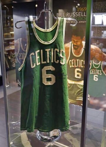 Image de l'article Un maillot de Bill Russell part à plus d'un million de dollars !