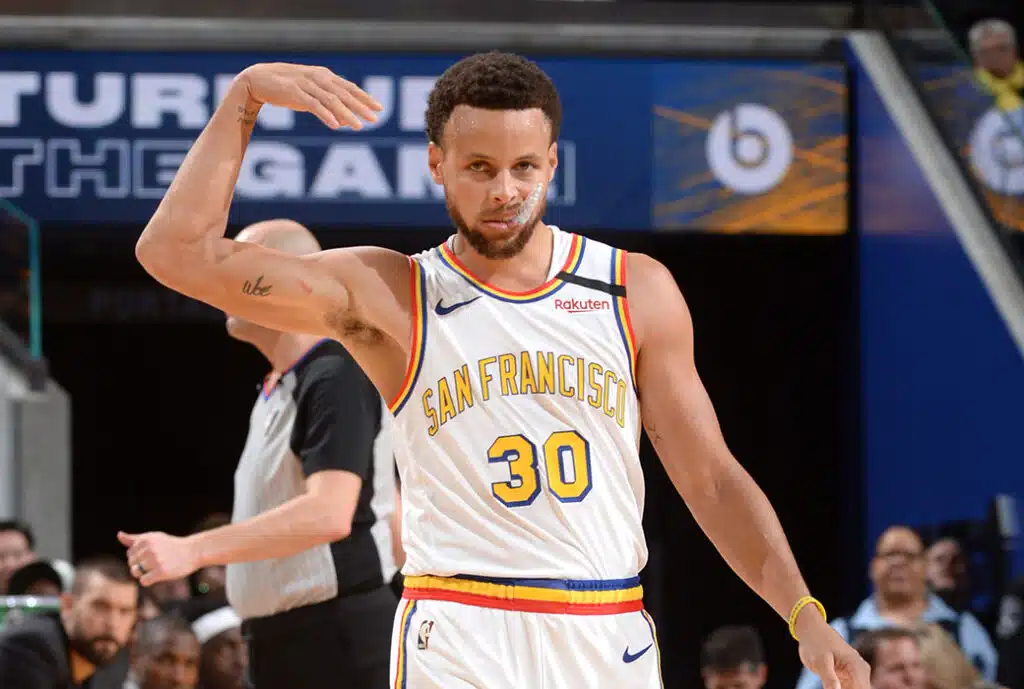 pourquoi stephen curry a quitte nike en 2013