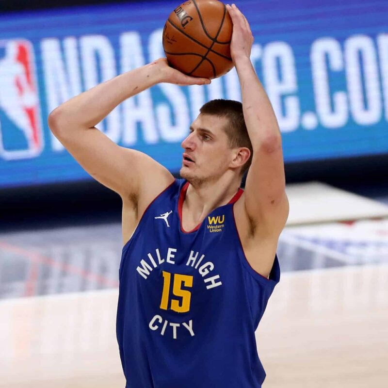 pourquoi nikola jokic n a pas de chaussure signature