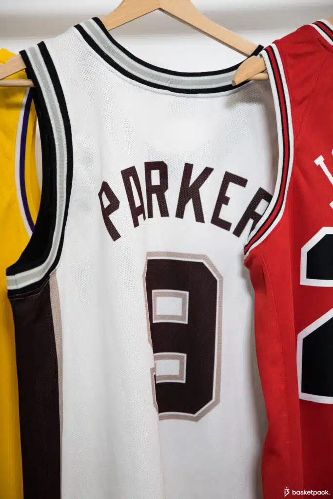 depuis quand sponsors sur maillots nba officiels