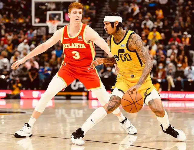 jordan clarkson nba sneaker free agent quel equipementier chaussure contrat