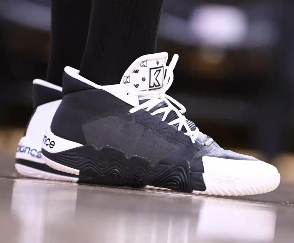 kawhi 2 black and white new balance