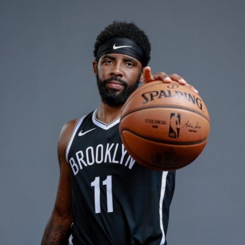 Image de l'article Kyrie 8 Man Machine : une référence à l'adresse de Uncle Drew