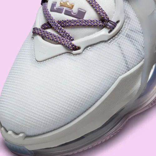 Image de l'article LeBron 19 Strive For Greatness : la carrière de King James à l'honneur !