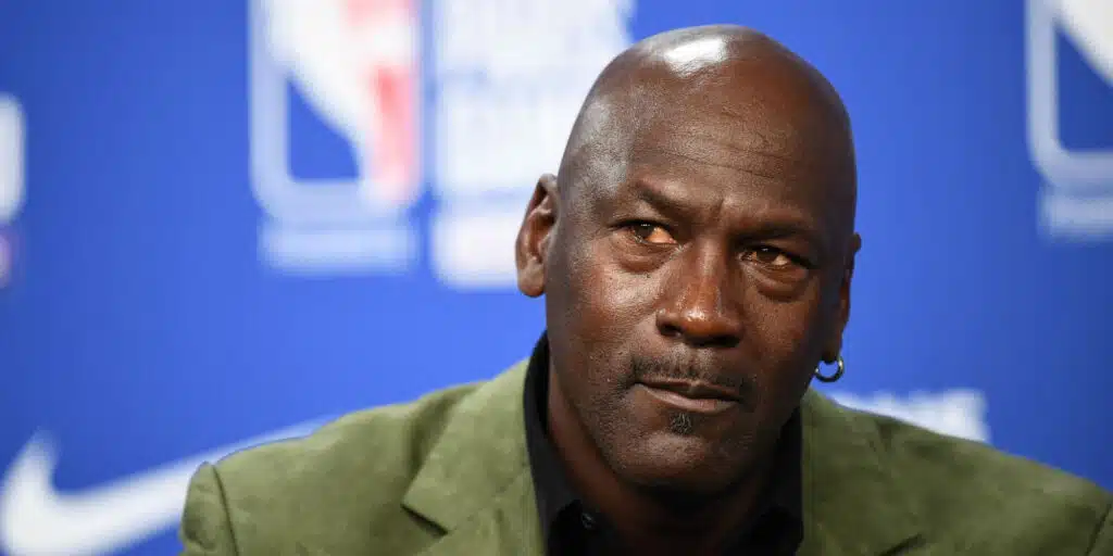 pourquoi michael jordan a joue avec le maillot numero 12 un soir