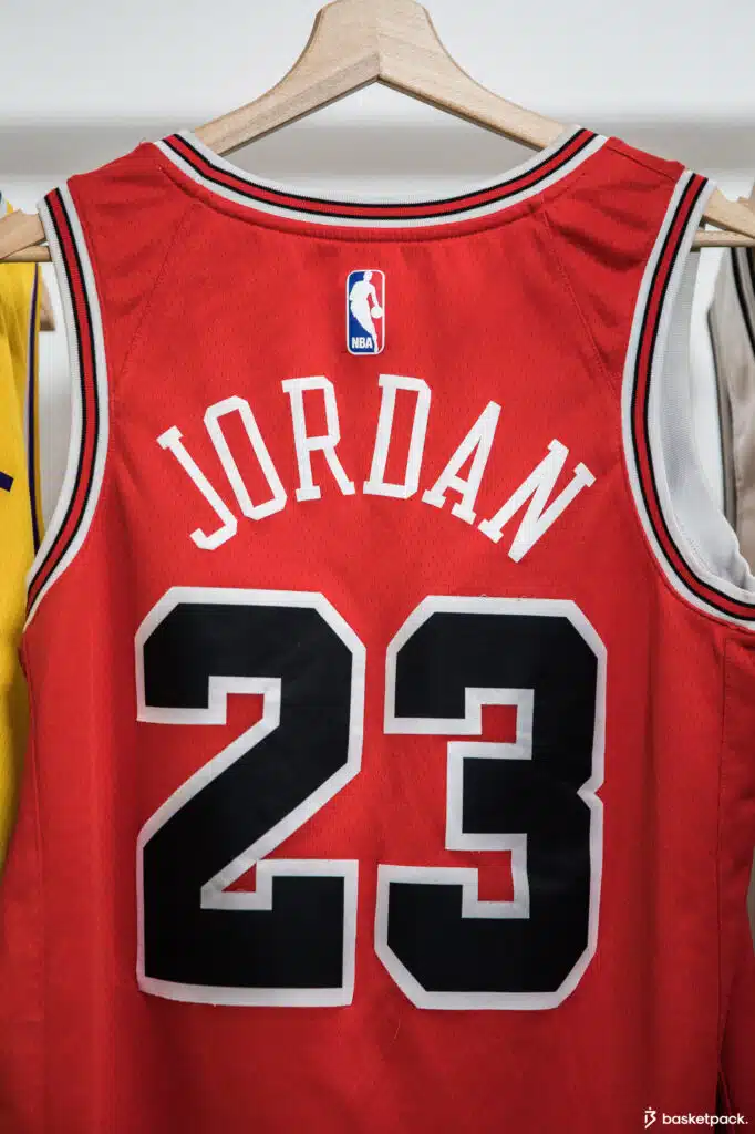 depuis quand sponsors sur maillots nba officiels