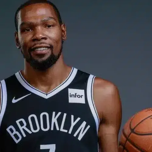 Image de l'article KD 15 : débuts officiels lors du play-in face aux Cavs !