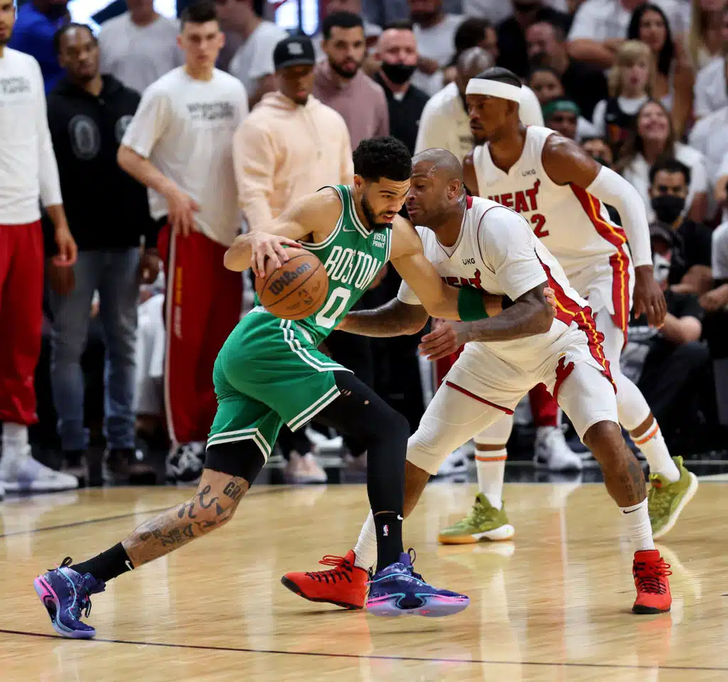 chaussures pj tucker playoffs 2022