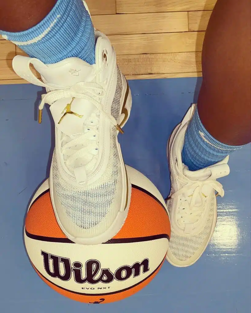 dana evans rejoint jordan brand chicago sky