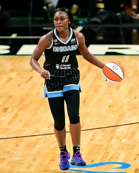 dana evans rejoint jordan brand chicago sky