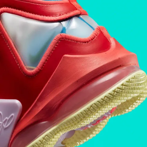 Image de l'article LeBron 19 LeBronival : une paire historique !