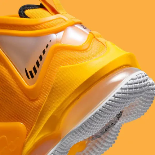 Image de l'article LeBron 19 Hard Hat : une paire de chantier ?