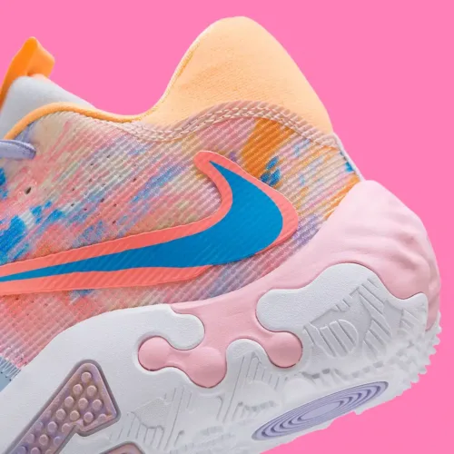 Image de l'article PG 6 Painted Swoosh : une paire artistique pour l'été !