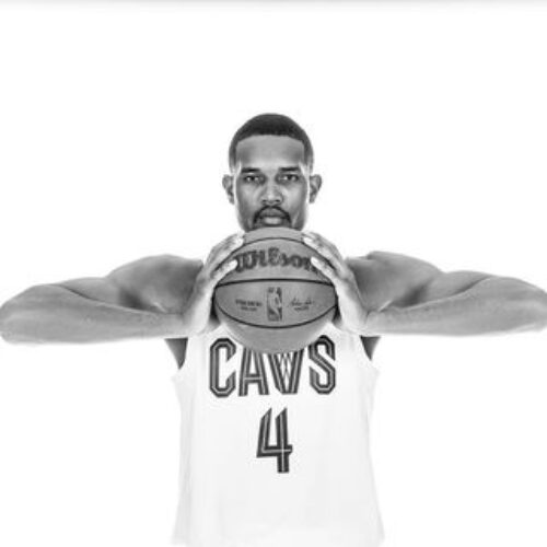 Image de l'article Maillot d'Evan Mobley : pourquoi le numéro 4 ?