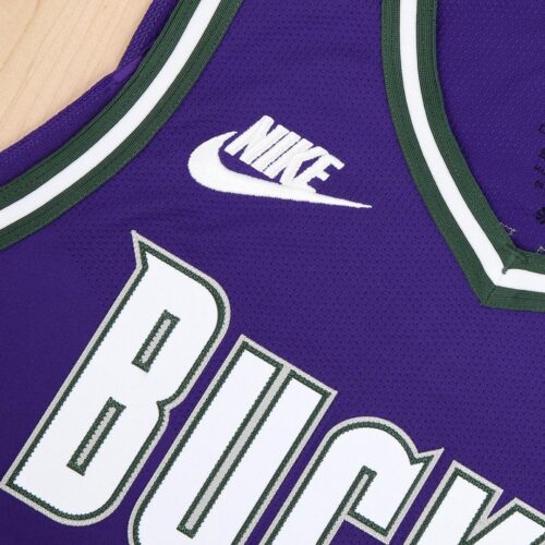 Image de l'article Maillot Classic des Bucks : le retour du purple !