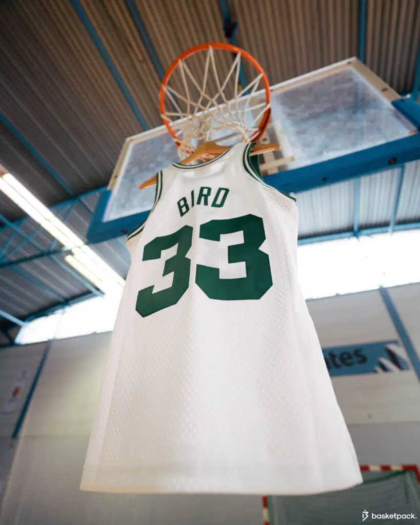maillot larry bird pourquoi le numero 33