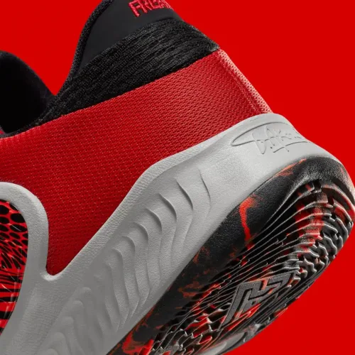 Image de l'article Zoom Freak 4 University Red : un nouveau coloris pour Giannis