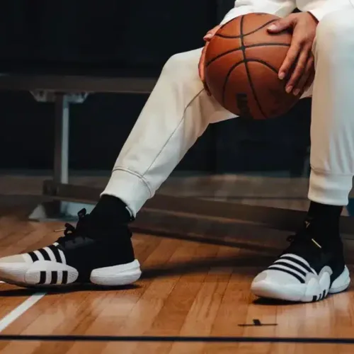 Image de l'article Trae 2 : adidas dévoile les premières images officielles de la paire !