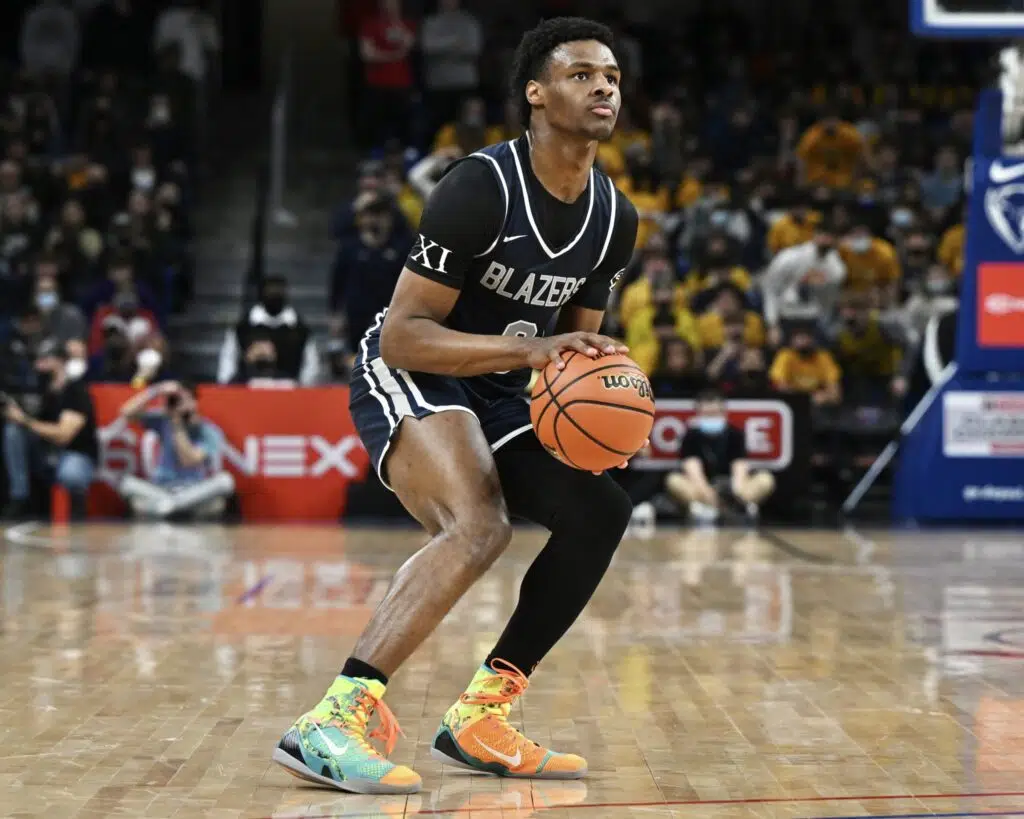 bronny james signe chez nike