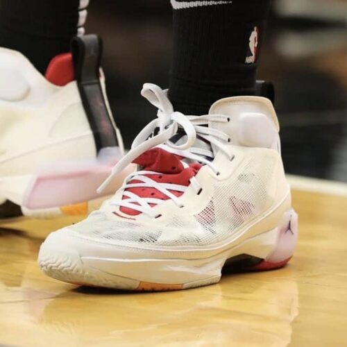 Image de l'article Jordan 37 : Grant Williams explose sa paire en plein match