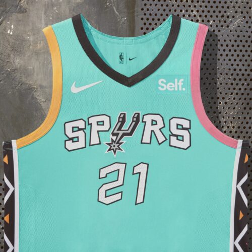 Image de l'article Maillot City Edition 2022-2023 des Spurs : le retour de la Fiesta !