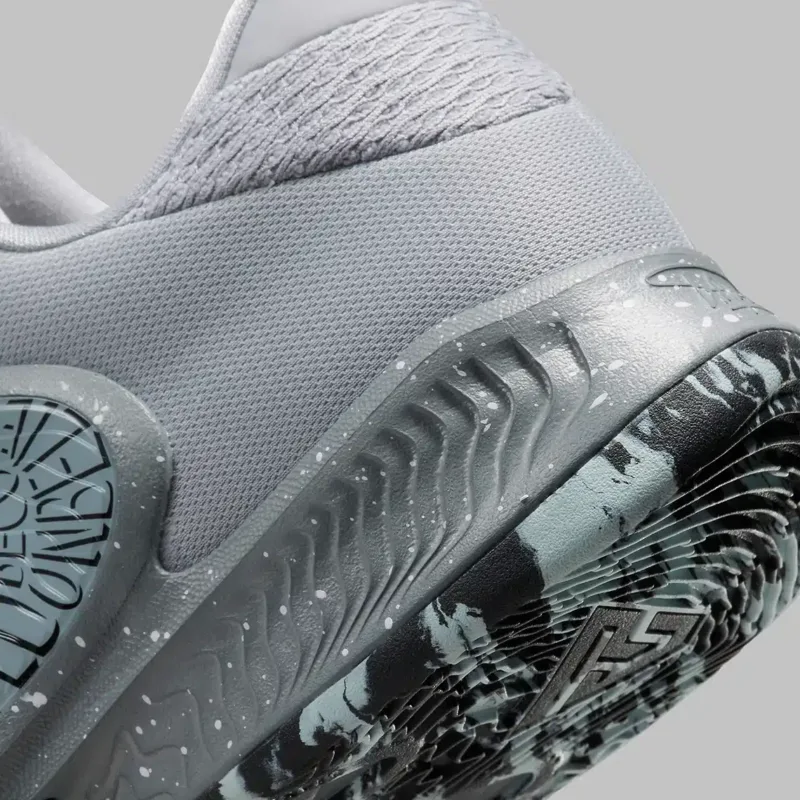 zoom freak 4 wolf grey