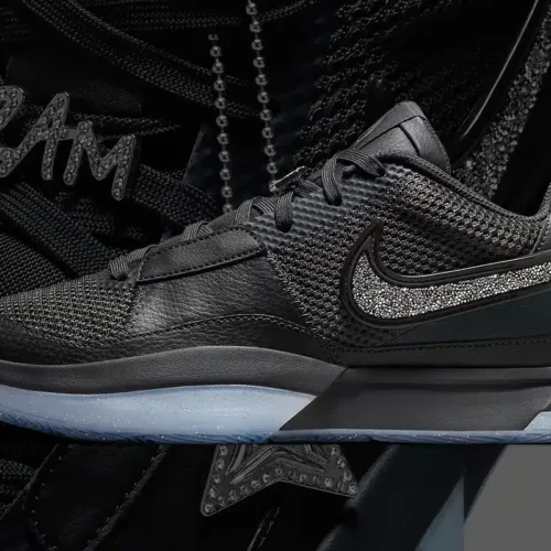 Image de l'article Nike Ja 1 12 AM x Swarovski : une paire scintillante !