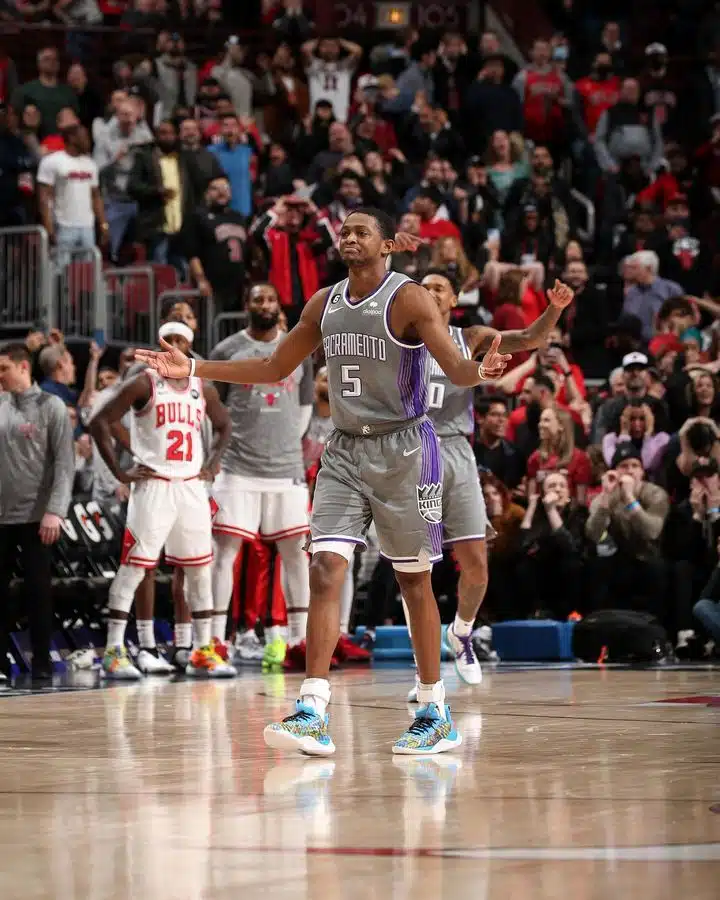 de aaron fox sous contrat avec under armour curry 10