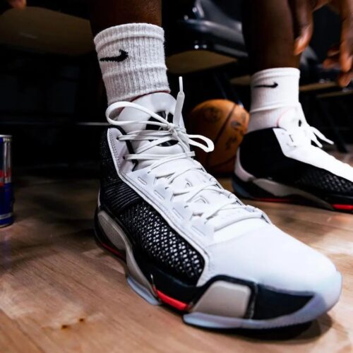 Image de l'article Jordan 38 : des nouveaux visuels de la paire !