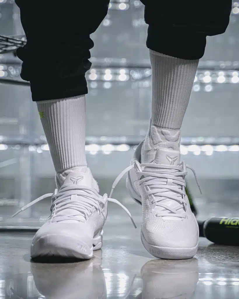 nike kobe 8 halo triple white