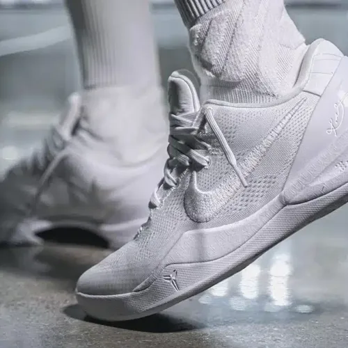 Image de l'article Kobe 8 Halo Triple White : la paire du Mamba Day !