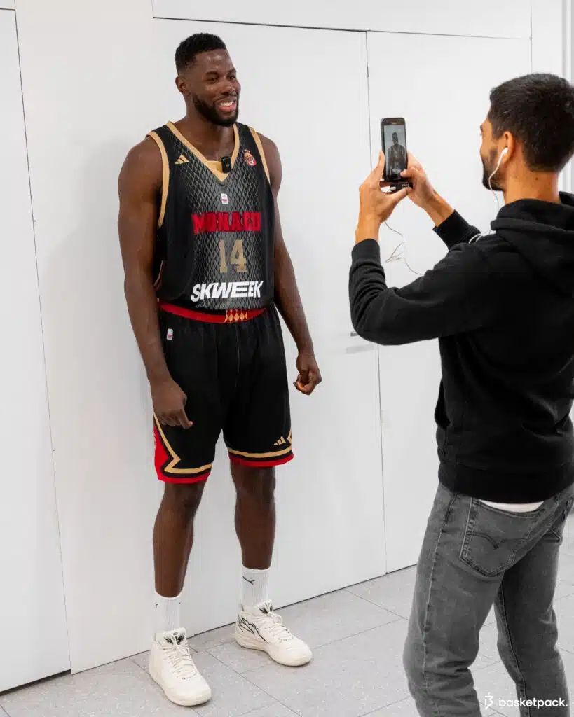 adidas equipementier as monaco roca team mam jaiteh