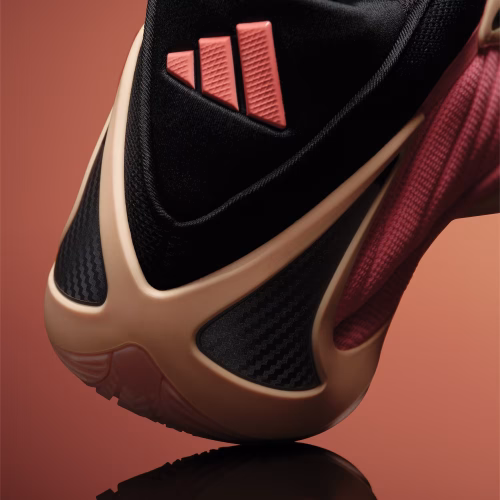 Image de l'article La adidas AE 2 With Love fait son entrée en France !