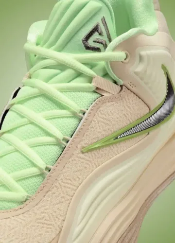 Image de l'article La Giannis Freak 7 Spotlight x Light Khaki sort en France !
