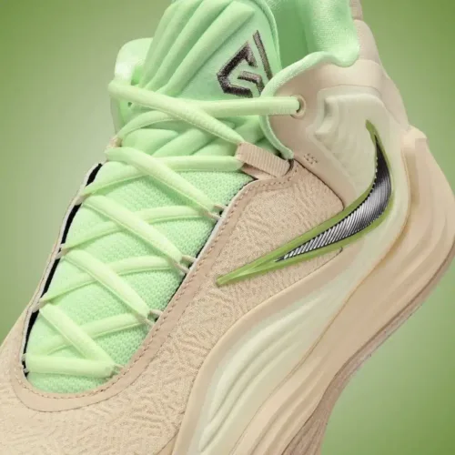 Image de l'article La Giannis Freak 7 Spotlight x Light Khaki sort en France !